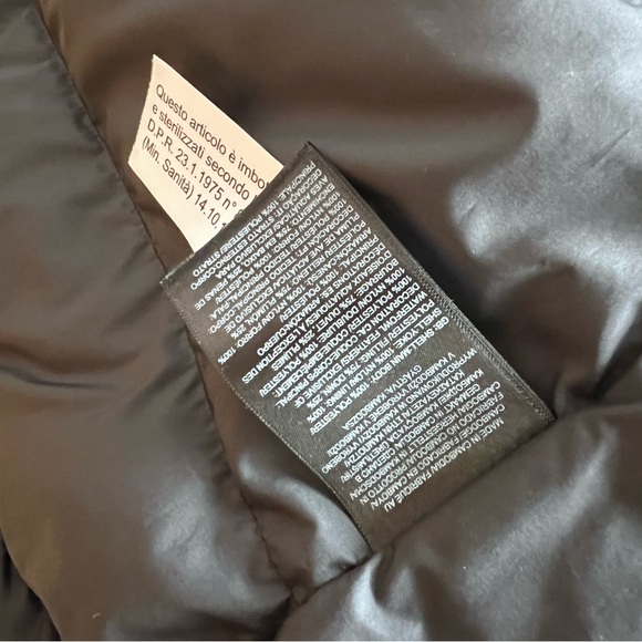 The North Face classic puffer - like new - Picture 8 of 9